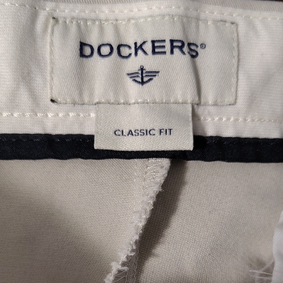 Dockers Classic Fit Khakis Size 34x29 - Picture 6 of 7
